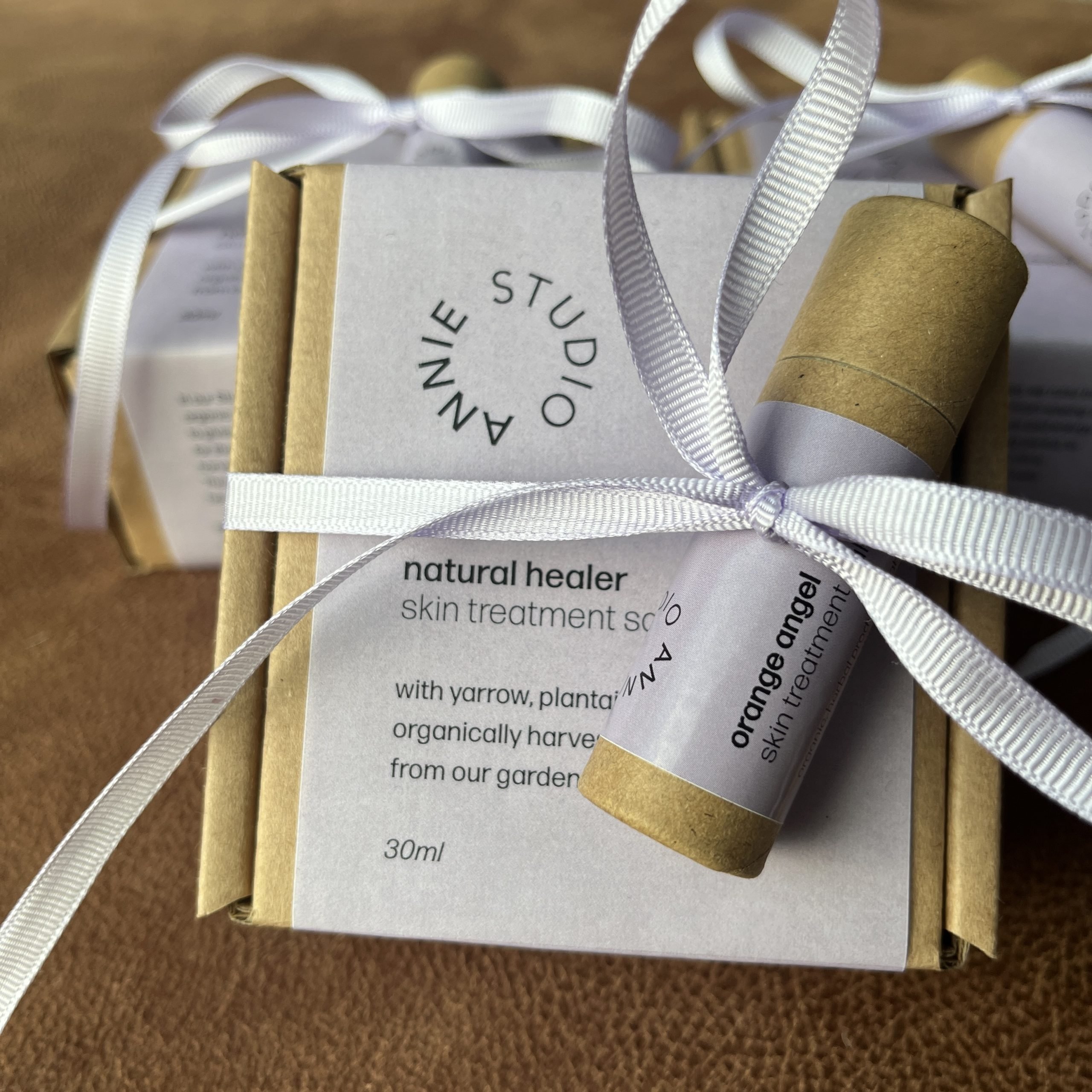 Giftset van Studio Annie: salve natural healer & orange angel balm